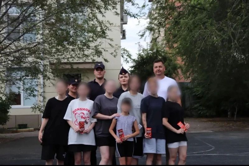 Астраханские полицейские призвали детей вести здоровый образ жизни Астраханские полицейские призвали детей вести здоровый образ жизни