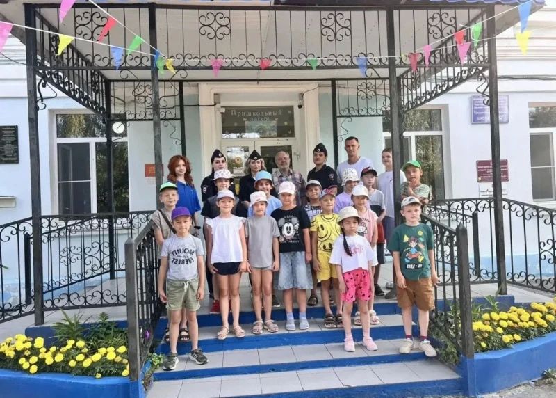 Астраханские полицейские призвали детей вести здоровый образ жизни Астраханские полицейские призвали детей вести здоровый образ жизни