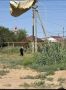 В Осыпном бугре местные жители остались без света по очень необычной причине: на провода упала парашютистка