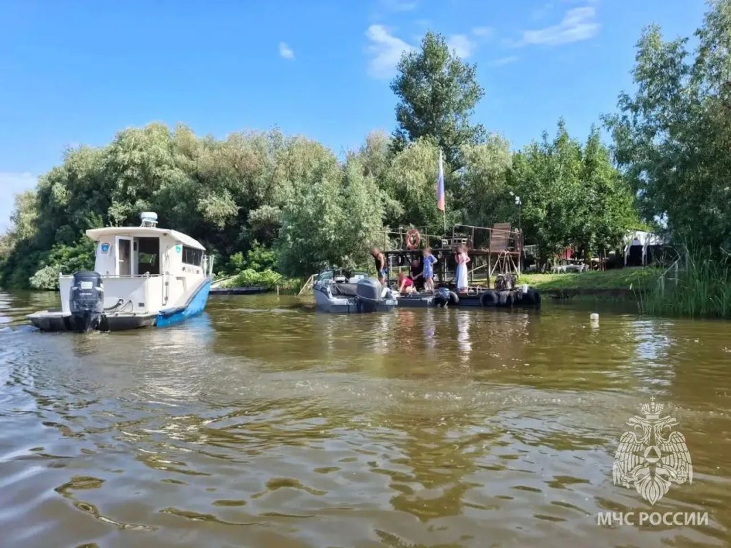 В Камызякском районе астраханец выпал из лодки