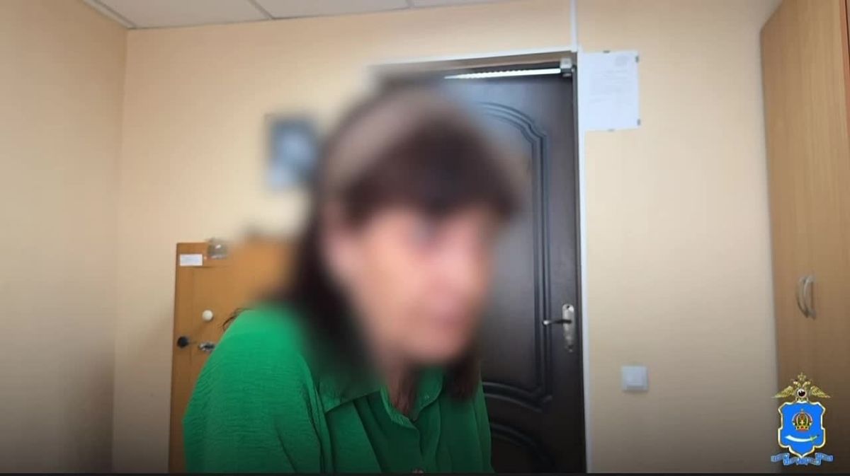 Сотрудники астраханской полиции пресекли деятельность курьера телефонных мошенников