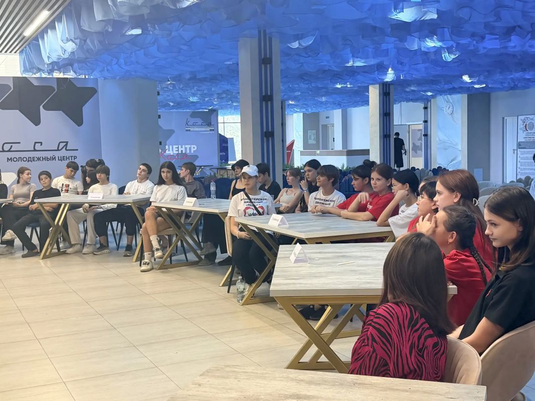 В Астраханской области прошла интеллектуальная игра «Символы России» В Астраханской области прошла интеллектуальная игра «Символы России»