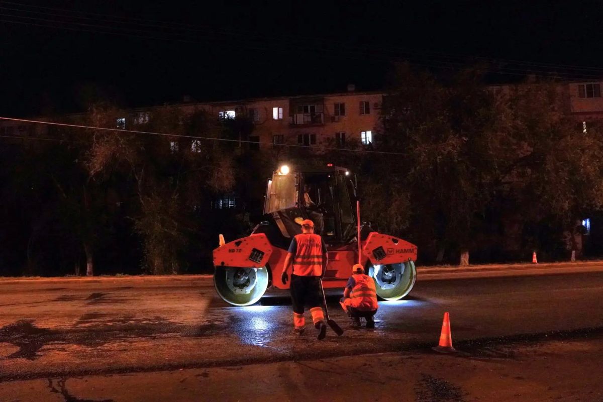 В Астрахани ремонтируют одну из самых протяженных улиц в городе В Астрахани ремонтируют одну из самых протяженных улиц в городе