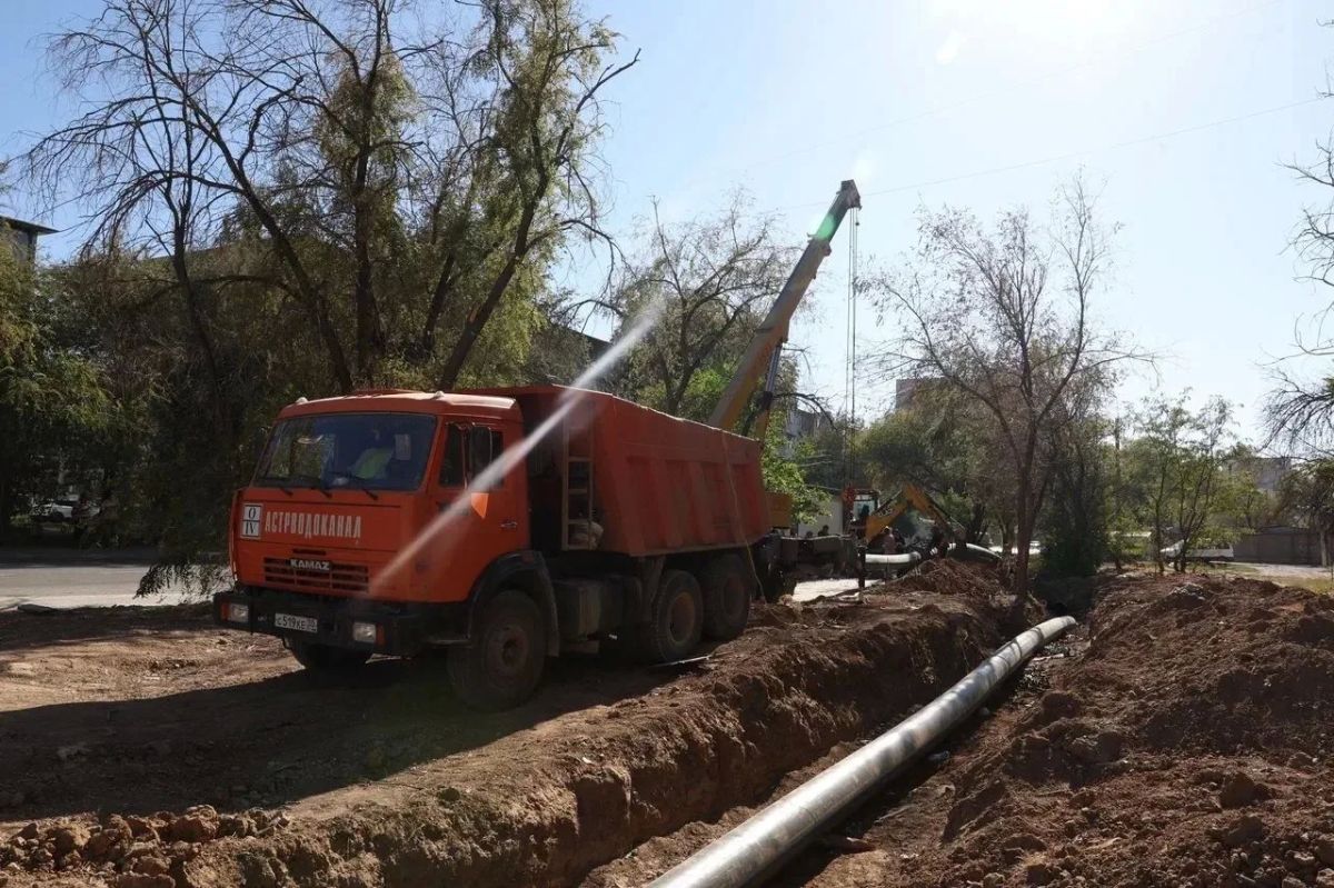 В Астрахани идет замена аварийного участка напорного коллектора в Советском районе В Астрахани идет замена аварийного участка напорного коллектора в Советском районе