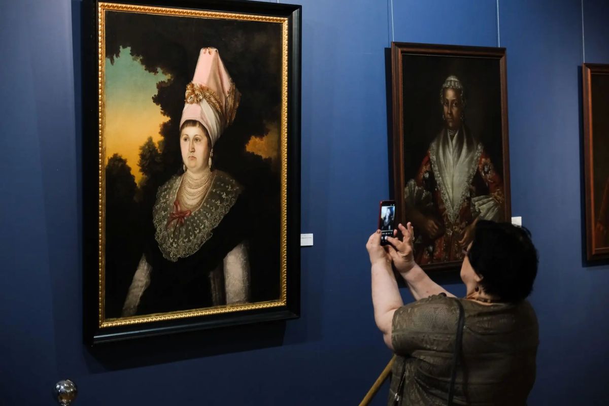 В Астрахани представлены шедевры Государственного исторического музея В Астрахани представлены шедевры Государственного исторического музея