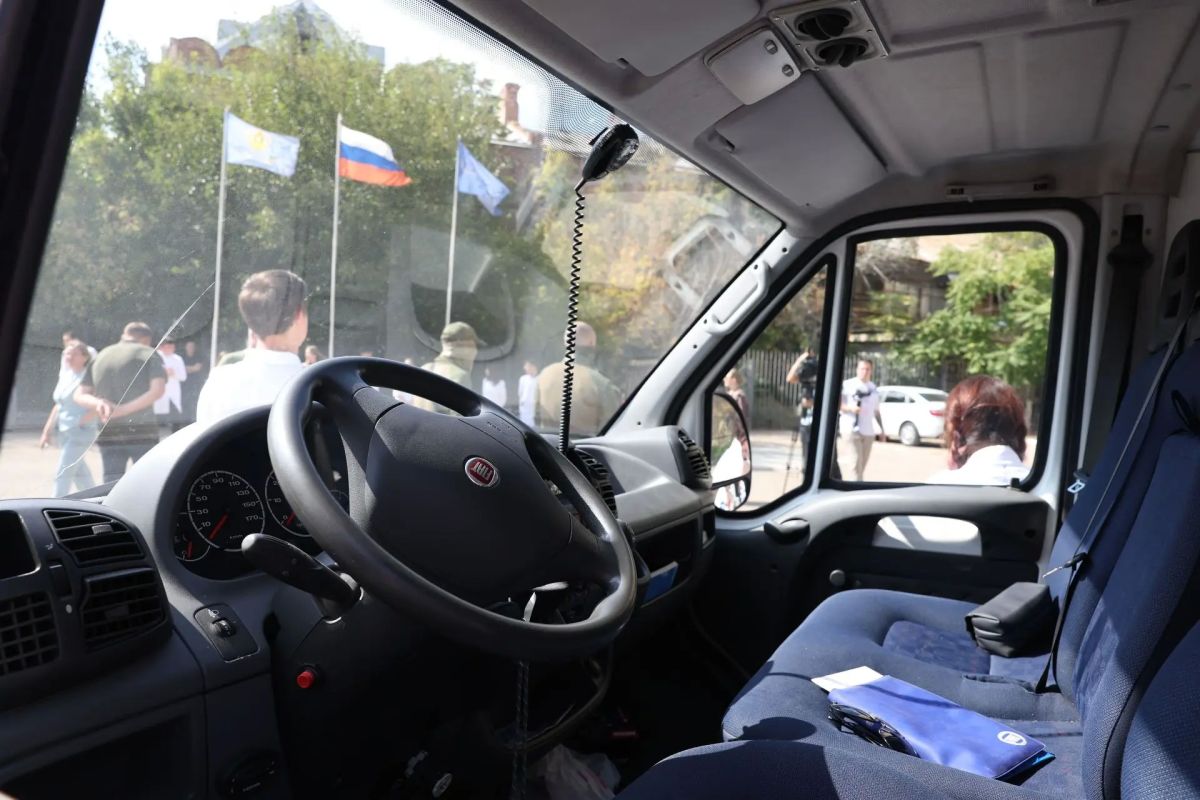 Астраханский медуниверситет передал бойцам СВО три специализированных транспорта Астраханский медуниверситет передал бойцам СВО три специализированных транспорта