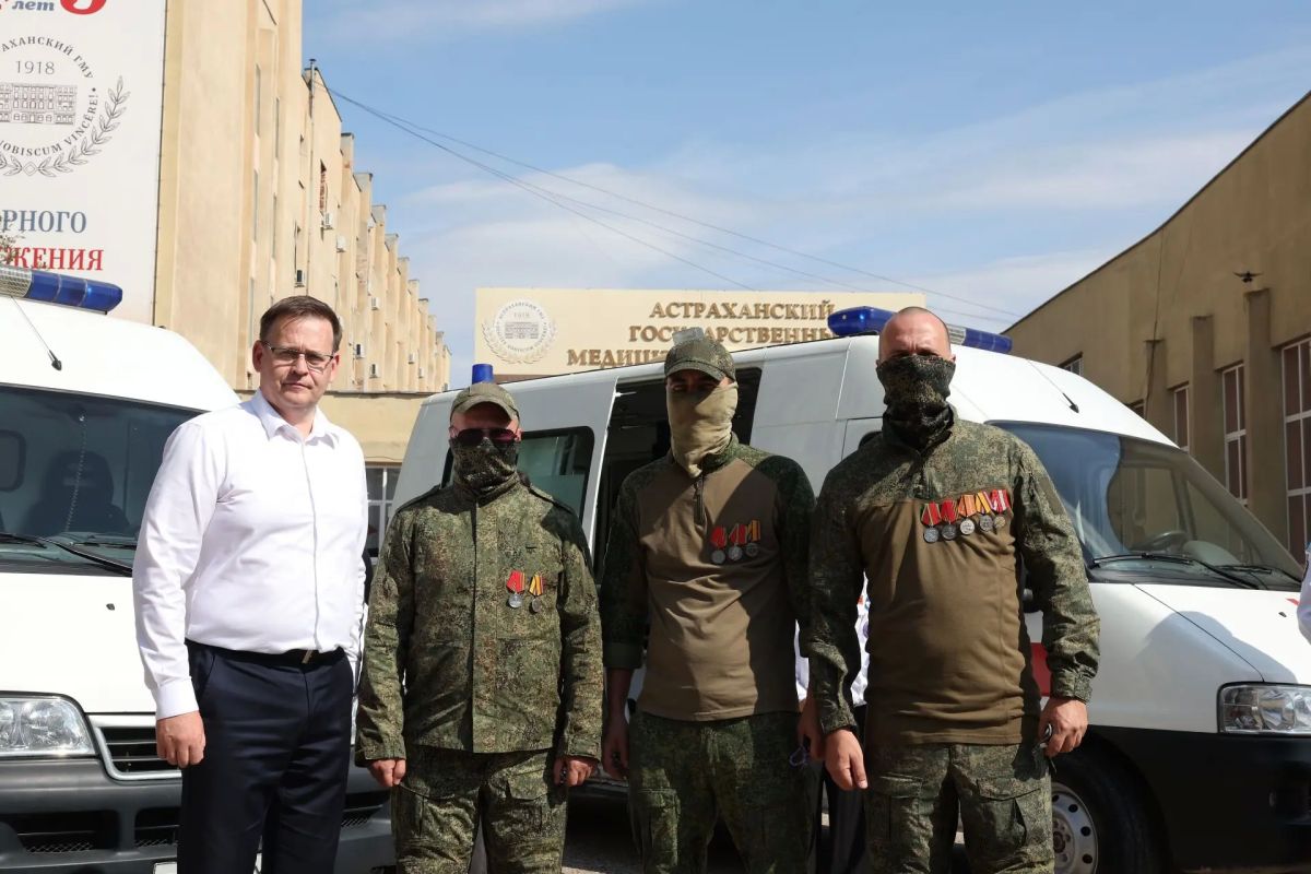 Астраханский медуниверситет передал бойцам СВО три специализированных транспорта Астраханский медуниверситет передал бойцам СВО три специализированных транспорта