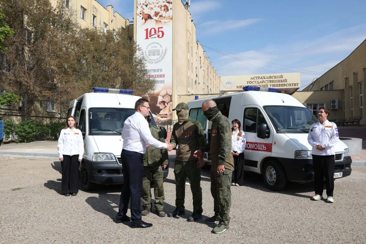 Астраханский медуниверситет передал бойцам СВО три специализированных транспорта Астраханский медуниверситет передал бойцам СВО три специализированных транспорта