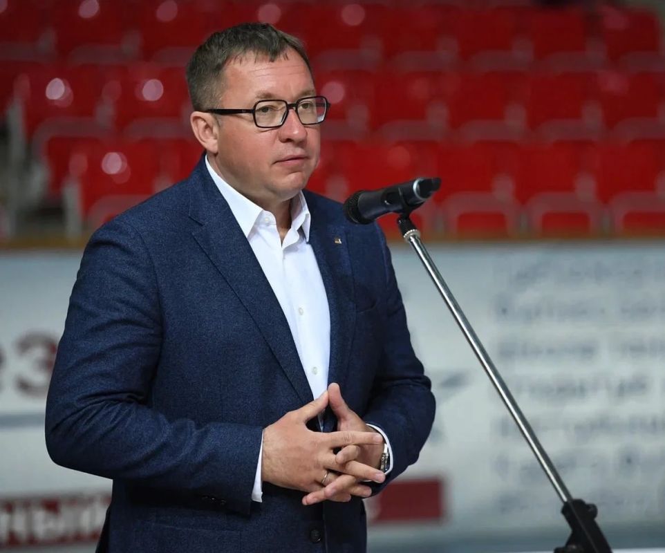 Сенатором от Астраханской области, который будет представлять интересы региона в Совете Федерации Федерального Собрания РФ, стал Александр Ходаев (замгендиректора по связям с общественностью в ООО «ЛУКОЙЛ-Нижневолжскнефть»)