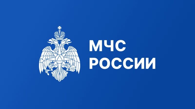 Астраханские огнеборцы ликвидируют пожар по повышенному номеру вызова