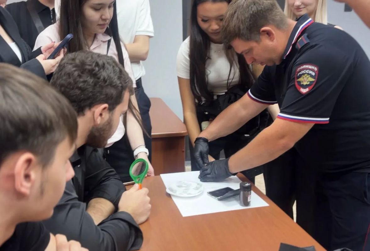 «День открытых дверей для будущих юристов»: в Астраханском ЛО МВД России на транспорте состоялись масштабные мероприятия для студентов СГЮА «День открытых дверей для будущих юристов»: в Астраханском ЛО МВД России на транспорте состоялись масштабные мероприятия для студентов СГЮА