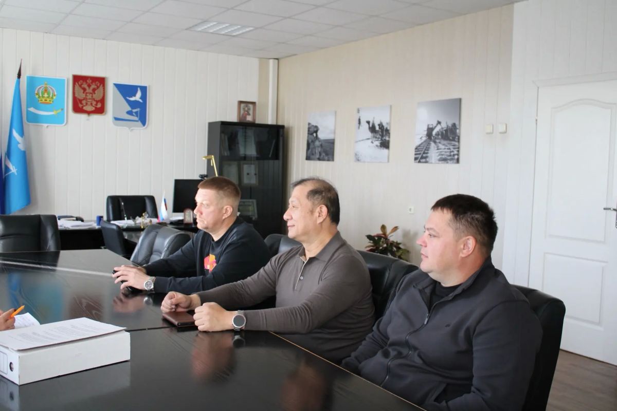 Глава Ахтубинского района провел рабочую встречу с представителями китайской делегации Глава Ахтубинского района провел рабочую встречу с представителями китайской делегации