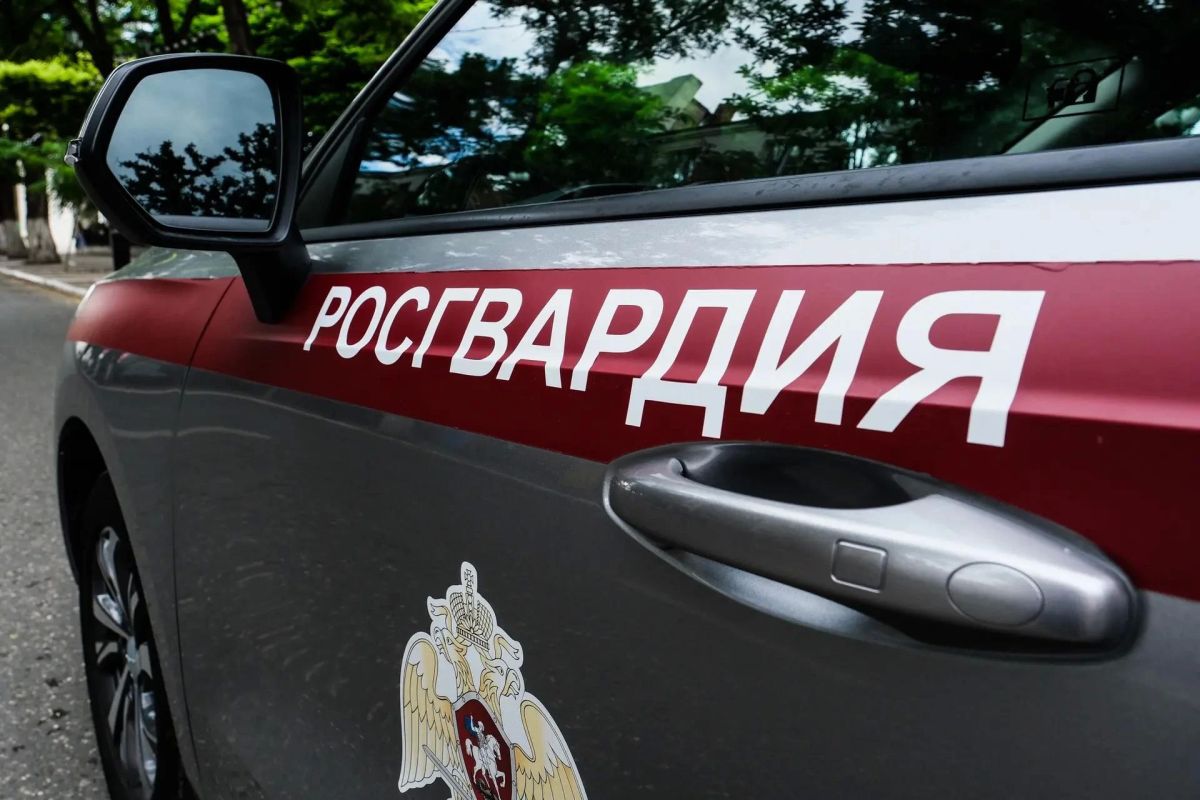 В Астрахани нетрезвый мужчина агрессивно вёл себя в храме