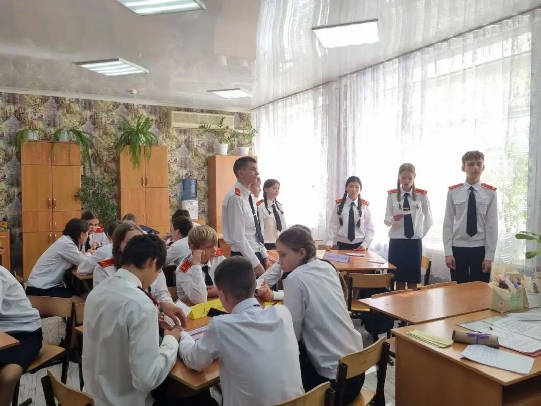 Игорь Редькин: В этом учебном году в шести школах Астрахани впервые открылись кадетские классы Следственного комитета Игорь Редькин: В этом учебном году в шести школах Астрахани впервые открылись кадетские классы Следственного комитета