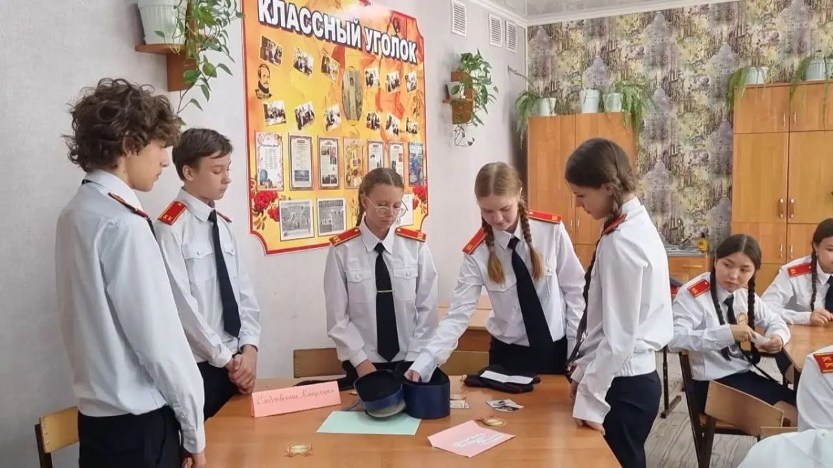 Игорь Редькин: В этом учебном году в шести школах Астрахани впервые открылись кадетские классы Следственного комитета Игорь Редькин: В этом учебном году в шести школах Астрахани впервые открылись кадетские классы Следственного комитета