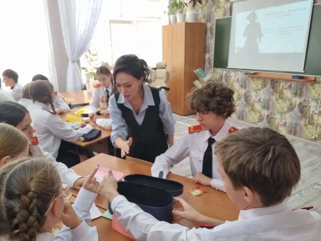 Игорь Редькин: В этом учебном году в шести школах Астрахани впервые открылись кадетские классы Следственного комитета Игорь Редькин: В этом учебном году в шести школах Астрахани впервые открылись кадетские классы Следственного комитета