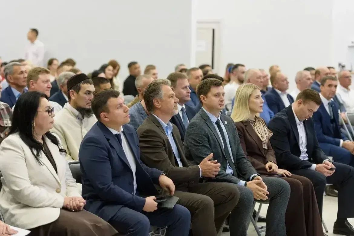 В Астрахани наградили пап в честь Дня отца В Астрахани наградили пап в честь Дня отца
