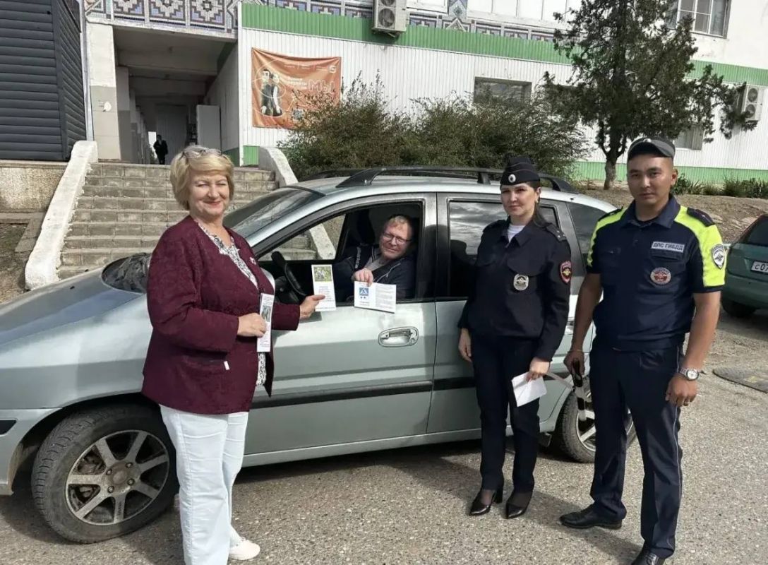 Дорожные полицейские провели акцию «Внимание, водитель! Незрячий пешеход!» Дорожные полицейские провели акцию «Внимание, водитель! Незрячий пешеход!»
