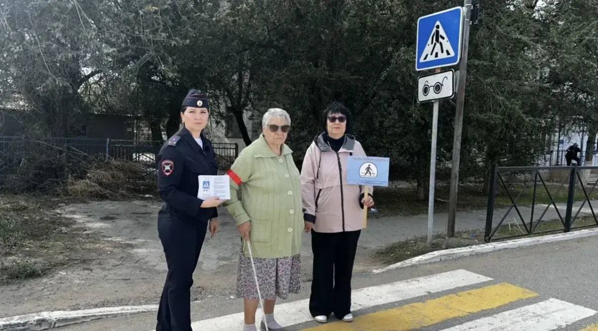 Дорожные полицейские провели акцию «Внимание, водитель! Незрячий пешеход!» Дорожные полицейские провели акцию «Внимание, водитель! Незрячий пешеход!»
