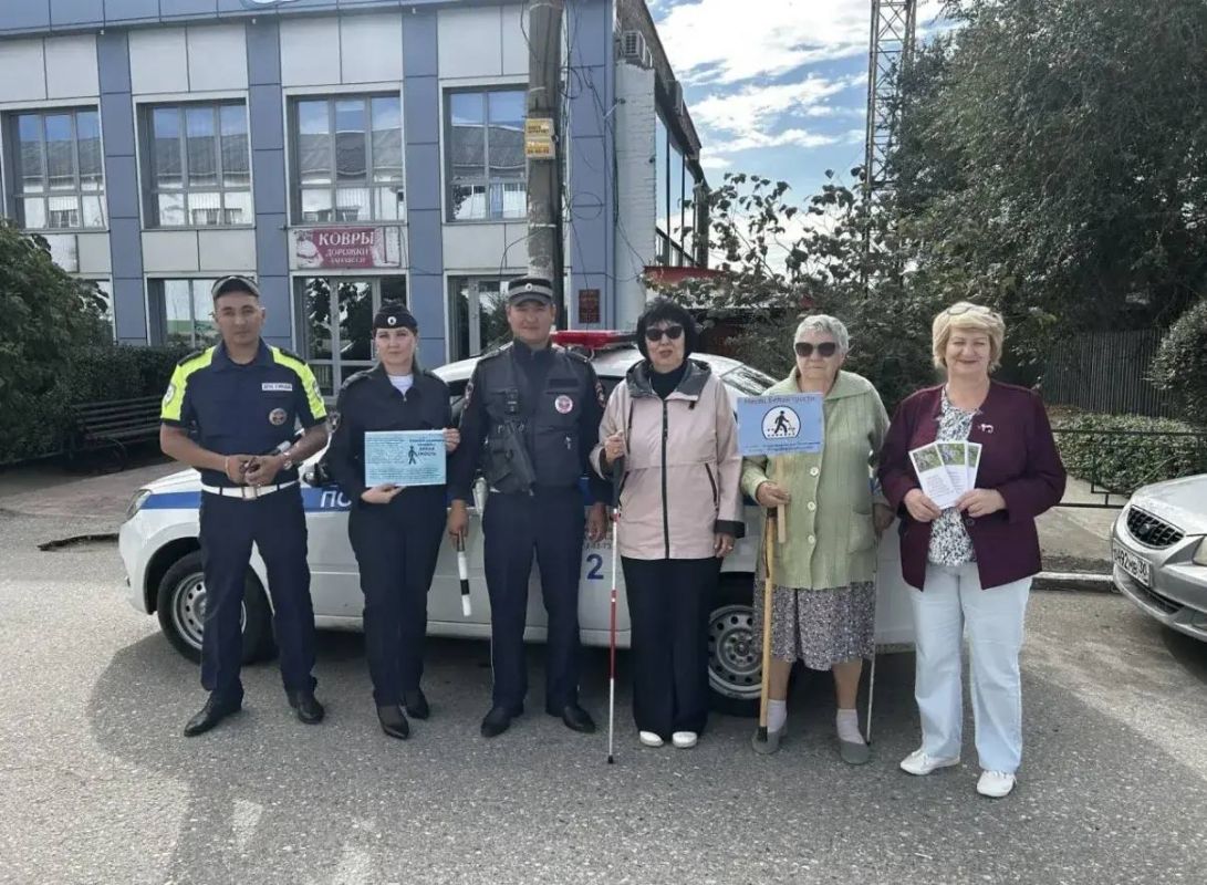 Дорожные полицейские провели акцию «Внимание, водитель! Незрячий пешеход!» Дорожные полицейские провели акцию «Внимание, водитель! Незрячий пешеход!»