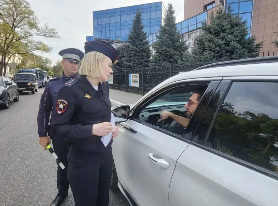 Дорожные полицейские провели акцию «Внимание, водитель! Незрячий пешеход!» Дорожные полицейские провели акцию «Внимание, водитель! Незрячий пешеход!»