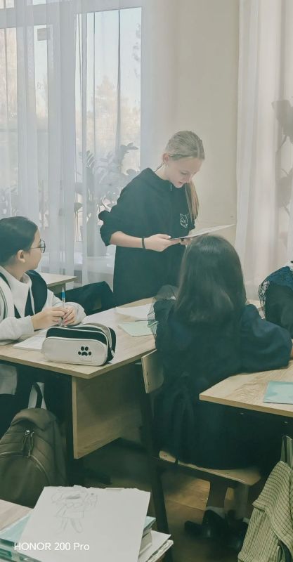 В Приволжском отделе службы ЗАГС Астраханской области в рамках празднования Дня отца прошёл душевный мастеркласс «Письмо для папы» В Приволжском отделе службы ЗАГС Астраханской области в рамках празднования Дня отца прошёл душевный мастеркласс «Письмо для папы»