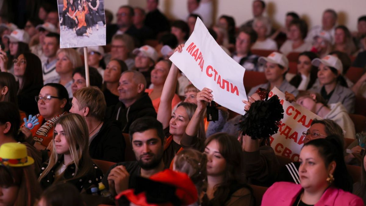 Металлурги из Свердловской области забрали приз в КВН со сказкой про акулу ОТК и лягушку-крановщицу Металлурги из Свердловской области забрали приз в КВН со сказкой про акулу ОТК и лягушку-крановщицу