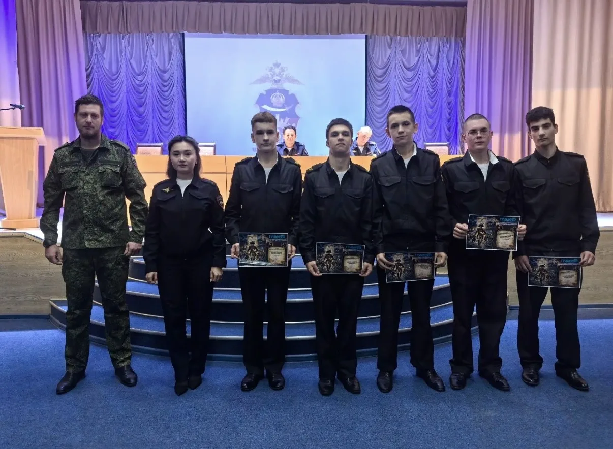 В Астраханском суворовском военном училище МВД России наградили победителей исторической викторины